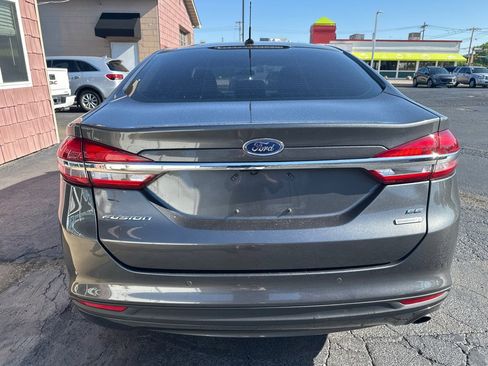 Used 2018 Ford Fusion SE w/ Fusion SE Technology Package FWD image 4