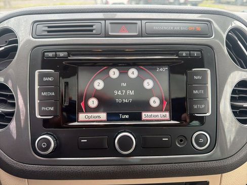 Used 2014 Volkswagen Tiguan SEL image 37