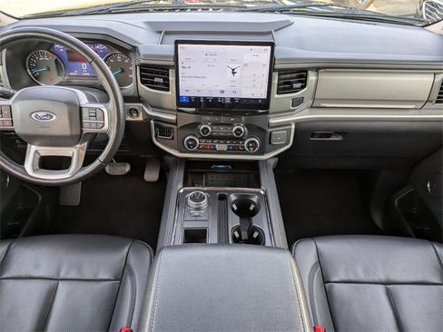 Used 2024 Ford Expedition XLT image 18