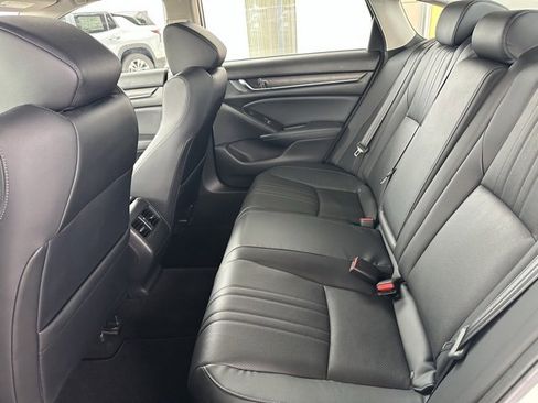 Used 2018 Honda Accord Touring image 32