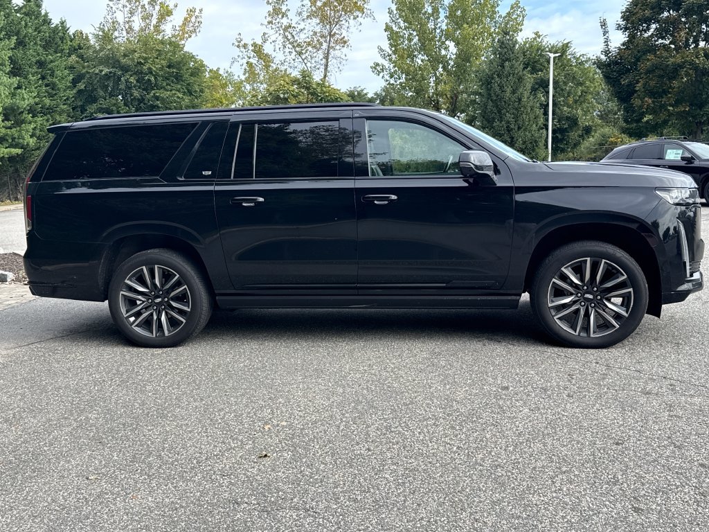 Used 2022 Cadillac Escalade ESV Sport w/ Touring Package AWD/4WD image 5