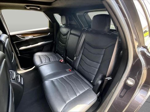 Used 2018 Cadillac XT5 Platinum AWD/4WD image 20
