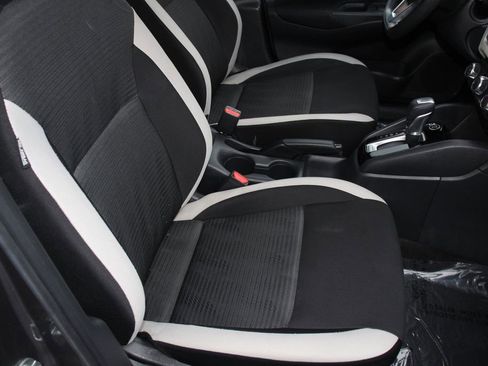 Used 2022 Nissan Versa SV image 28