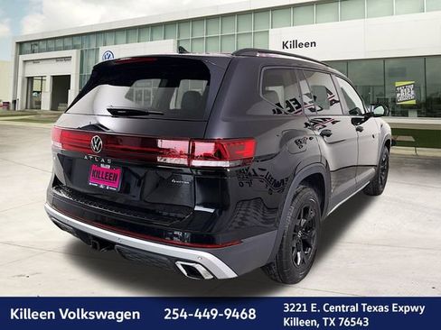 New 2026 Volkswagen Atlas Peak Edition image 7