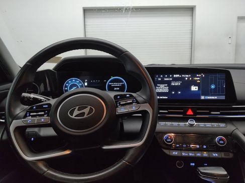Used 2025 Hyundai Elantra Limited FWD image 22