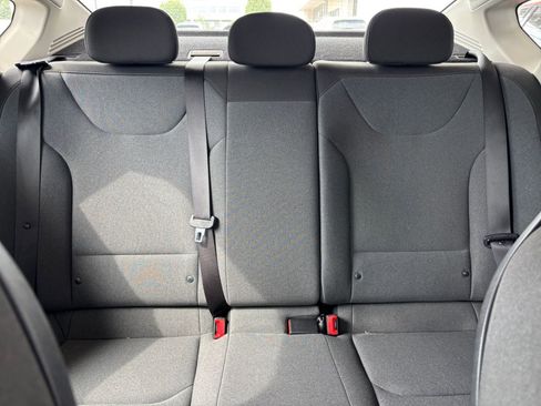 Used 2025 Kia K4 LXS image 37