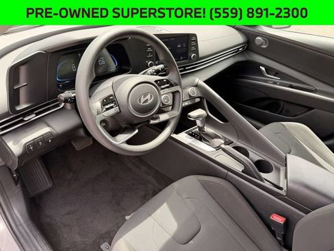 Used 2025 Hyundai Elantra SE FWD image 7
