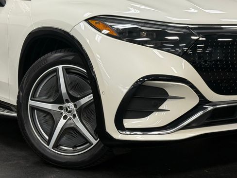 Used 2023 Mercedes-Benz EQS 450+ SUV image 4