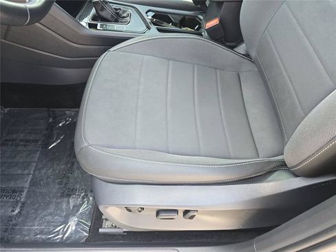 Used 2024 Volkswagen Taos SE FWD image 14