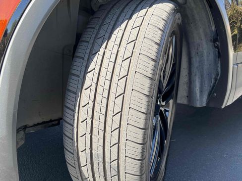 Used 2022 Volkswagen Tiguan SE R-Line image 13