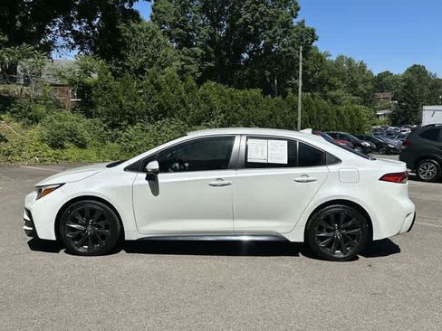 Used 2024 Toyota Corolla SE FWD image 2