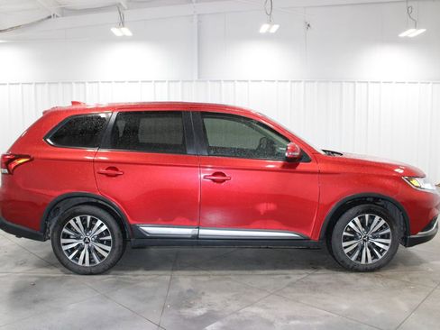 Used 2019 Mitsubishi Outlander SE image 11