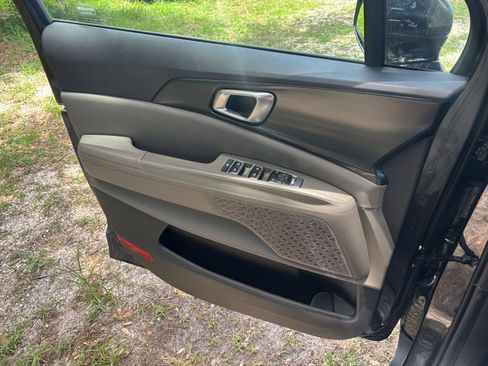 Used 2026 Kia Carnival FWD image 18