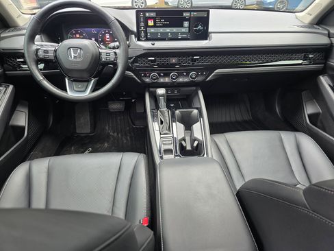 Used 2025 Honda Accord Touring image 18
