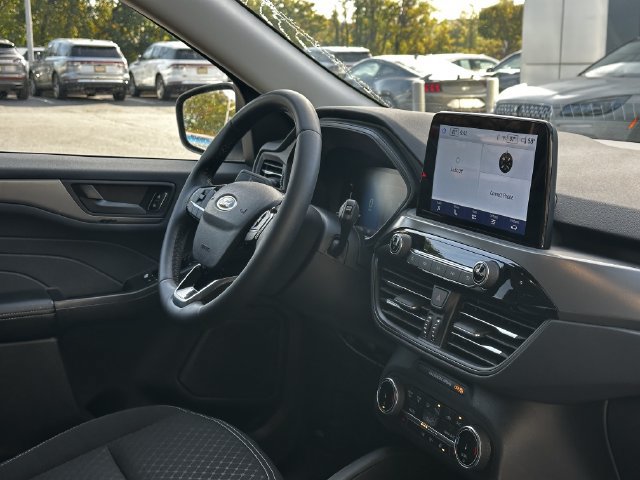 Certified 2023 Ford Escape Active AWD/4WD image 33
