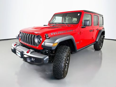 Used 2025 Jeep Wrangler Unlimited Rubicon image 3