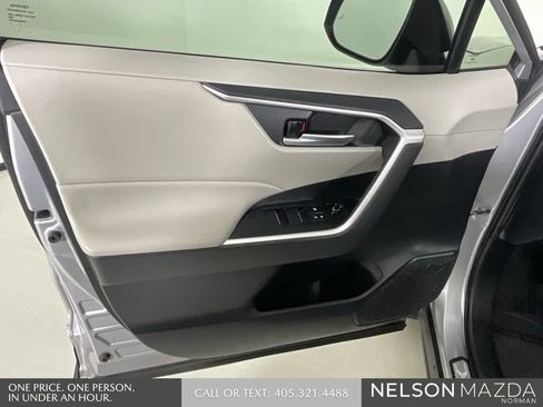 Used 2020 Toyota RAV4 XLE Premium FWD image 16