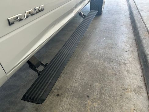 Used 2025 RAM 2500 Laramie AWD/4WD image 16