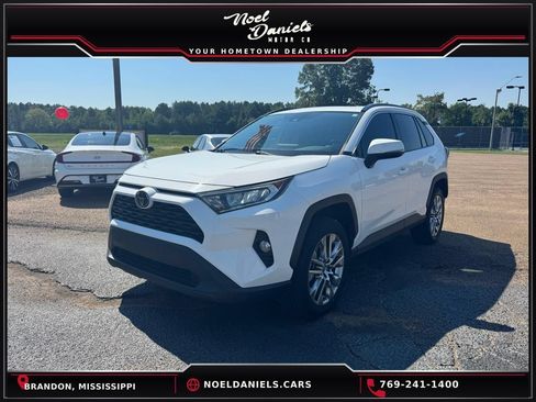 Used 2020 Toyota RAV4 XLE Premium FWD image 1