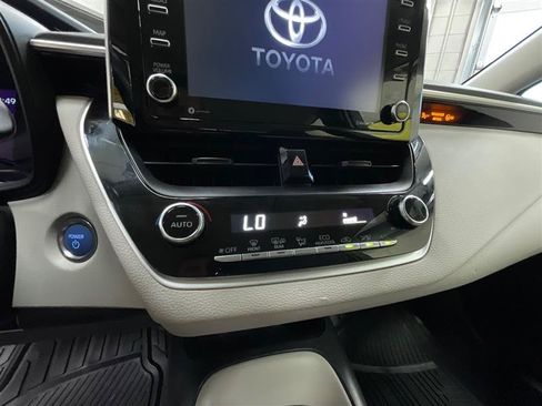 Used 2021 Toyota Corolla LE FWD image 15