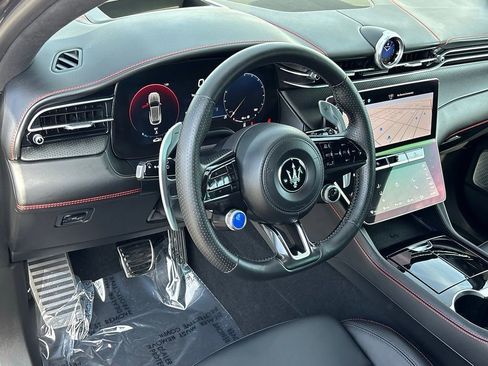 Used 2024 Maserati Grecale Trofeo AWD/4WD image 18