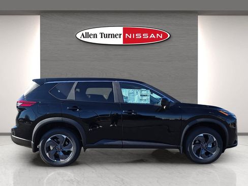 Used 2025 Nissan Rogue SV FWD image 6