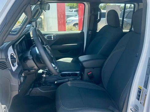 Used 2025 Jeep Wrangler Unlimited Sahara w/ Safety Group AWD/4WD image 8