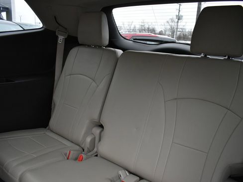 Used 2019 Buick Enclave Essence image 18