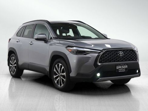 Used 2022 Toyota Corolla Cross XLE image 7