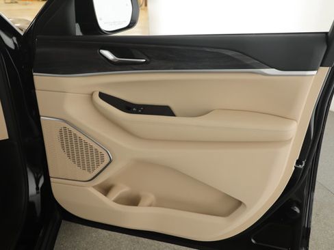 New 2026 Jeep Grand Cherokee Limited RWD image 13