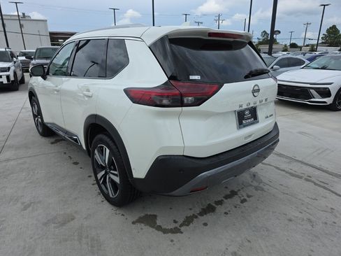 Used 2023 Nissan Rogue SL w/ SL Premium Package image 3