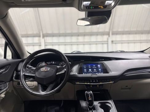 Used 2023 Cadillac XT4 Luxury w/ Cold Weather Package image 6