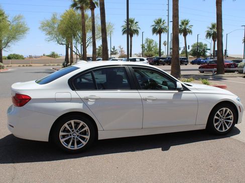 Used 2018 BMW 320i Sedan RWD image 6