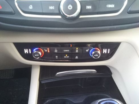 Used 2018 Buick Regal Essence w/ Driver Confidence Package #1 image 19