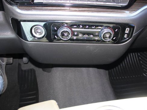 Used 2022 Chevrolet Silverado 1500 RST RWD image 25