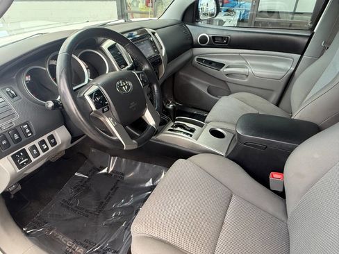Used 2015 Toyota Tacoma TRD Pro w/ Off Road Towing Package image 9