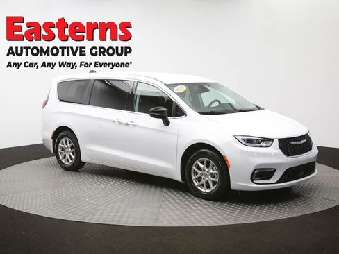 Used 2024 Chrysler Pacifica Touring-L FWD image 50