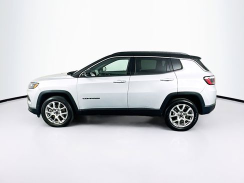 Used 2025 Jeep Compass Limited image 4