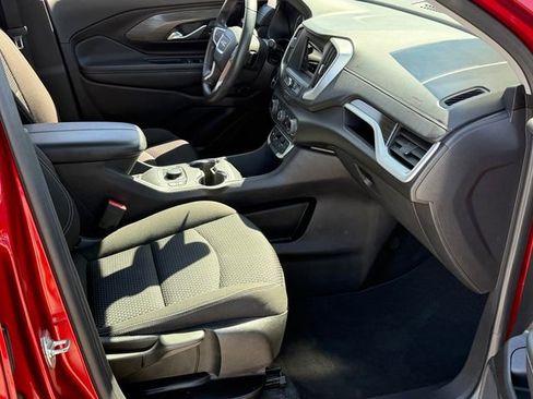 Used 2024 GMC Terrain SLE w/ Driver Convenience Package FWD image 25