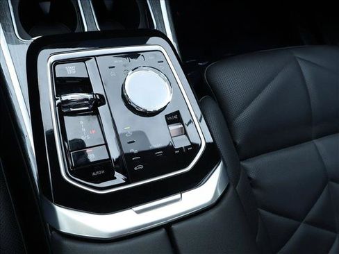 Certified 2025 BMW 740i xDrive AWD/4WD image 19