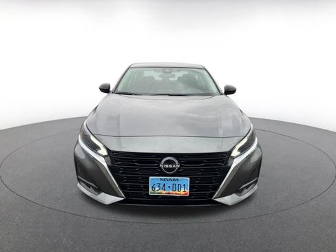 Used 2025 Nissan Altima 2.5 SV FWD image 2