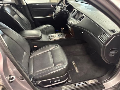 Used 2009 Hyundai Genesis 4.6 w/ Technology Pkg 5 RWD image 10