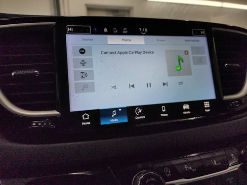 Used 2024 Chrysler Pacifica Touring-L image 46