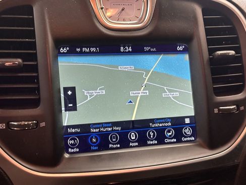 Used 2019 Chrysler 300 Touring L w/ Quick Order Package 22F image 12