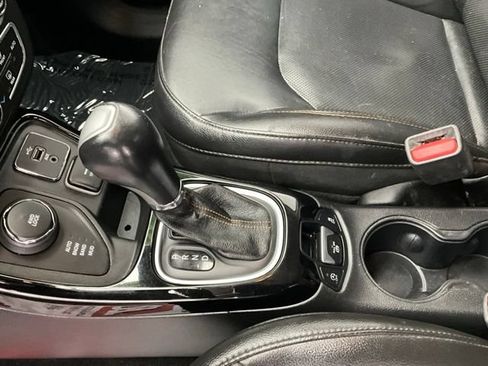 Used 2018 Jeep Compass Limited AWD/4WD image 19