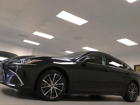 Used 2023 Lexus ES 350 w/ Premium Package image 9