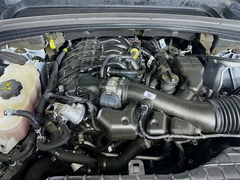 Used 2023 Jeep Grand Cherokee Laredo image 34