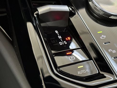 Used 2026 BMW 530i w/ Premium Package image 17