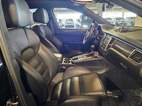 Used 2016 Porsche Macan Turbo w/ Premium Package Plus image 35