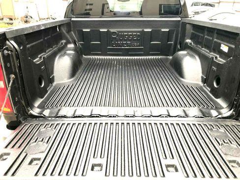 Used 2018 Chevrolet Colorado LT w/ Safety Package RWD image 12